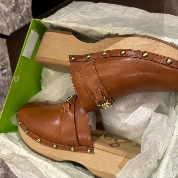 Sam Edelman Kaye Clog in Cuoio Brown. - Picture 2 of 9